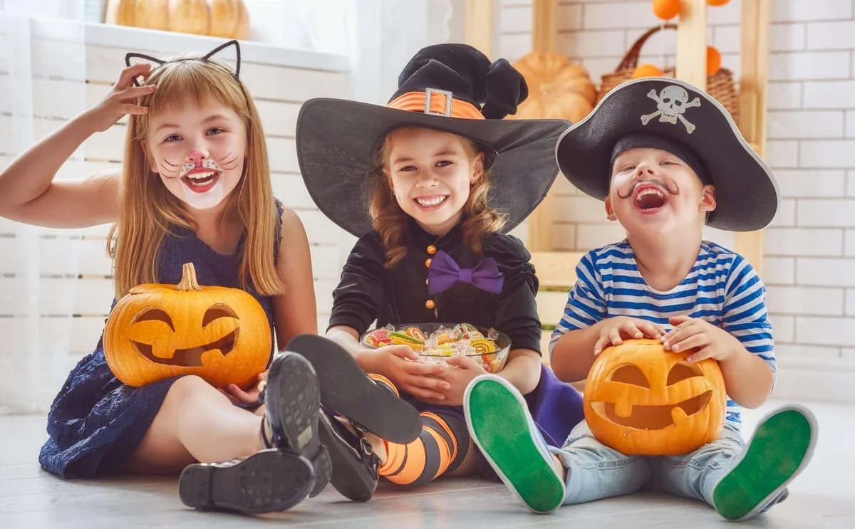 How to Help Your Kids Trick or Treat Safely