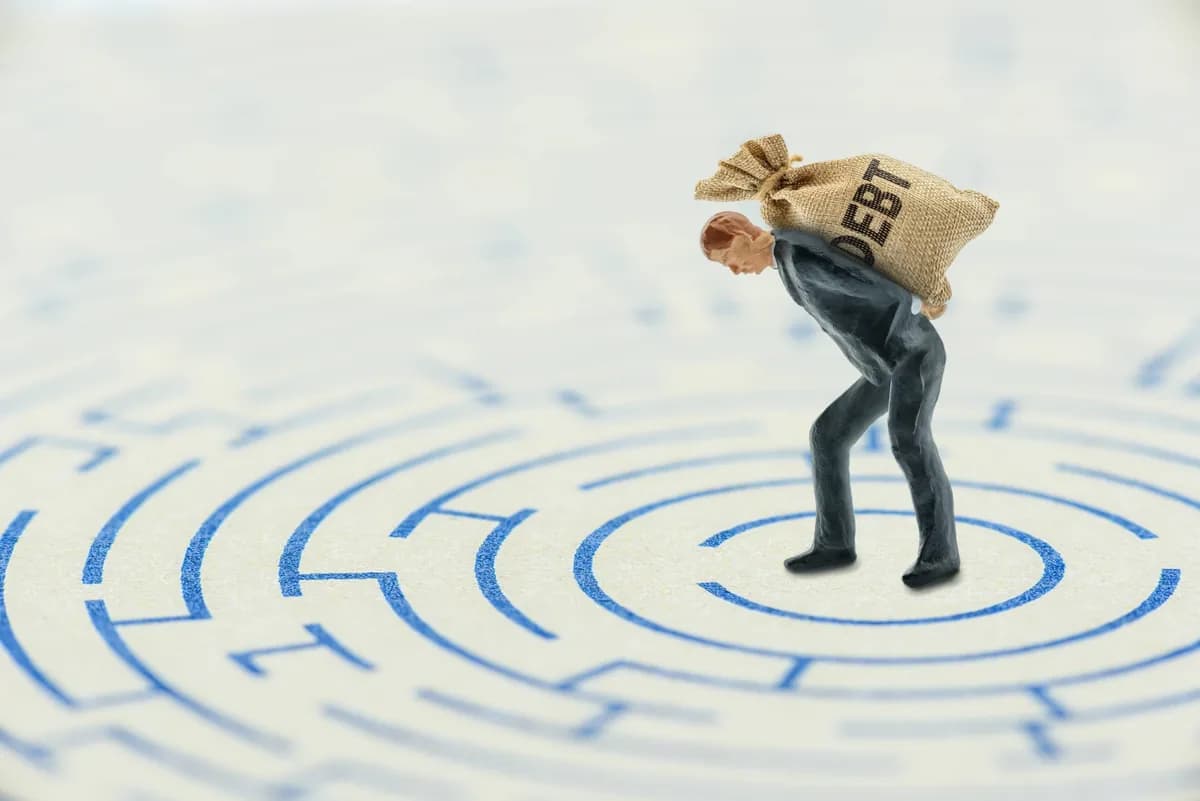 How to Manage Debt: A Guide to Handling Debt | UNest